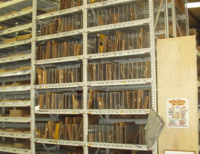 Pic Pallet Rack with Wire Decks and Wire Dividers